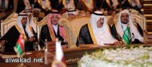 الإمارات تمنع القبلات والخمور في مونديال الأندية لكن لم يتضح في شأن عادة العرب في التحية بالقبلات !