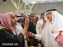 مكتبة قيس  بصحفها ” الأثرية ” تثير اهتمام زوار معرض الكتاب