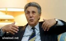 عائلتان مسلمتان تقومان بحمل مفاتيح كنيسة القيامة  من عهد صلاح الدين الايوبي