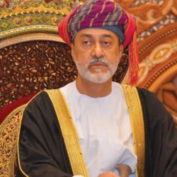 فنان فلسطيني جريح يبدي تضامنه مع الصين عبر النحت على رمال بحر غزة فنان فلسطيني جريح يبدي تضامنه مع الصين عبر النحت على رمال بحر غزة