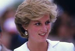 روبوت بحجم شعرة يمكن حقنه في الجسم وتحريكه بالليزر