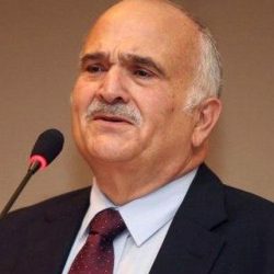 رحيل أيقونة المسرح الجزائري نورية قزدرلي عن 99 عاما