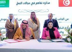 بحضور ولي العهدأمام خادم الحرمين.. الأمراء يؤدون القسم عقب تعيينهم في مناصبهم الجديدة