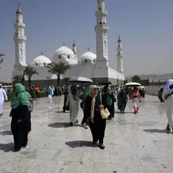 طيار مصري يفارق الحياة في الجو… ومساعده يبلغ الركاب ويغير مسار الرحلة  خلال رحلة من القاهرة إلى الطائف