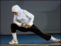 قوات الامن السعودية تبعد مهووسين بالهلع من السينما من صالة العرض