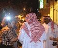 معتمرون مصريون يقتحمون صالات السفر لمنعهم من السفر