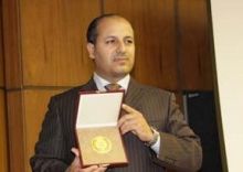 بسبب تقبيل اليد :ملك المغرب مصاب بمرض فيروسي !