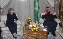 استقبال رسمي حافل للأسير السعودي المفرج عنه في اليمن ونقل تهاني الملك له
