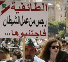 ناعومي كامبل تنسحب غضباً وتلكم الكاميرا بسبب ماسة دم