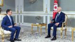 طالب تونسي يحل لغزا فيزيائيا حير العلماء 100 عام والرئيس يستقبله