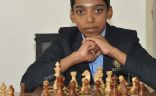 صبي هندي يهزم بطل العالم في الشطرنج 5 مرات
