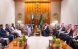 ولي العهد يجتمع مع رئيس وزراء جمهورية باكستان