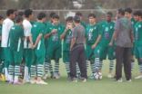 تحت الأمطار الغزيرة في الطائف منتخب  السعودي الشاب يستعد للنصر