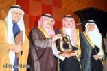 محافظ جدة يقدم جائزة جدة للإبداع  لنادي الاتحاد