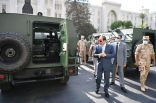 الرئيس المصرى يتفقد عدد من المدرعات المصرية الصنع