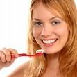 تنظيف الأسنان يقوي الذاكرة ويحمي الدماغ والرياضة والطعام باختيار