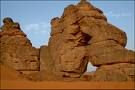 عبث يشوه  مناطق جبال الاكاكوس في ليبيا