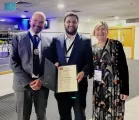 فيصل بن سليمان الهديان  يتألق في بريطانيا ويحقق المركز الأول في جائزة Senior Colgate Prize