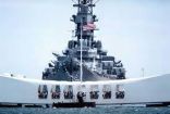 البحرية الأمريكية تعترض شحنة “ضخمة” من المواد المتفجرة في خليج عمان يقودها يمنيون