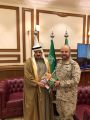 رئيس الاركان يستقبل الكاتب المورخ محمد الاسمري ويتسلم مؤلفين عن العسكرية السعودية