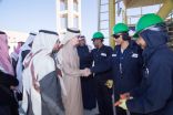 وزير العمل يقف على تجربة سعوديين في مجالات الإنشاءات والحفر والتنقيب عن النفط.